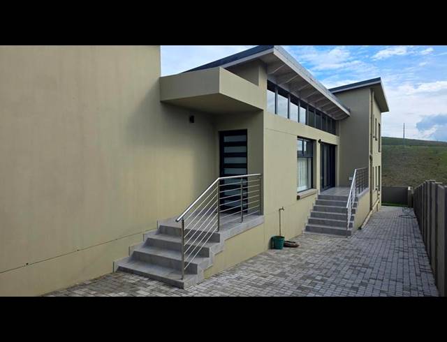 3 BEDROOM TOWNHOUSE FOR SALE IN HARTENBOS HEUWELS